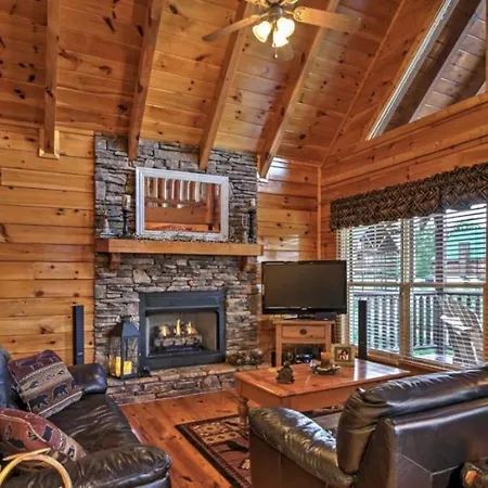 Solid Ground Lodge With Yard!